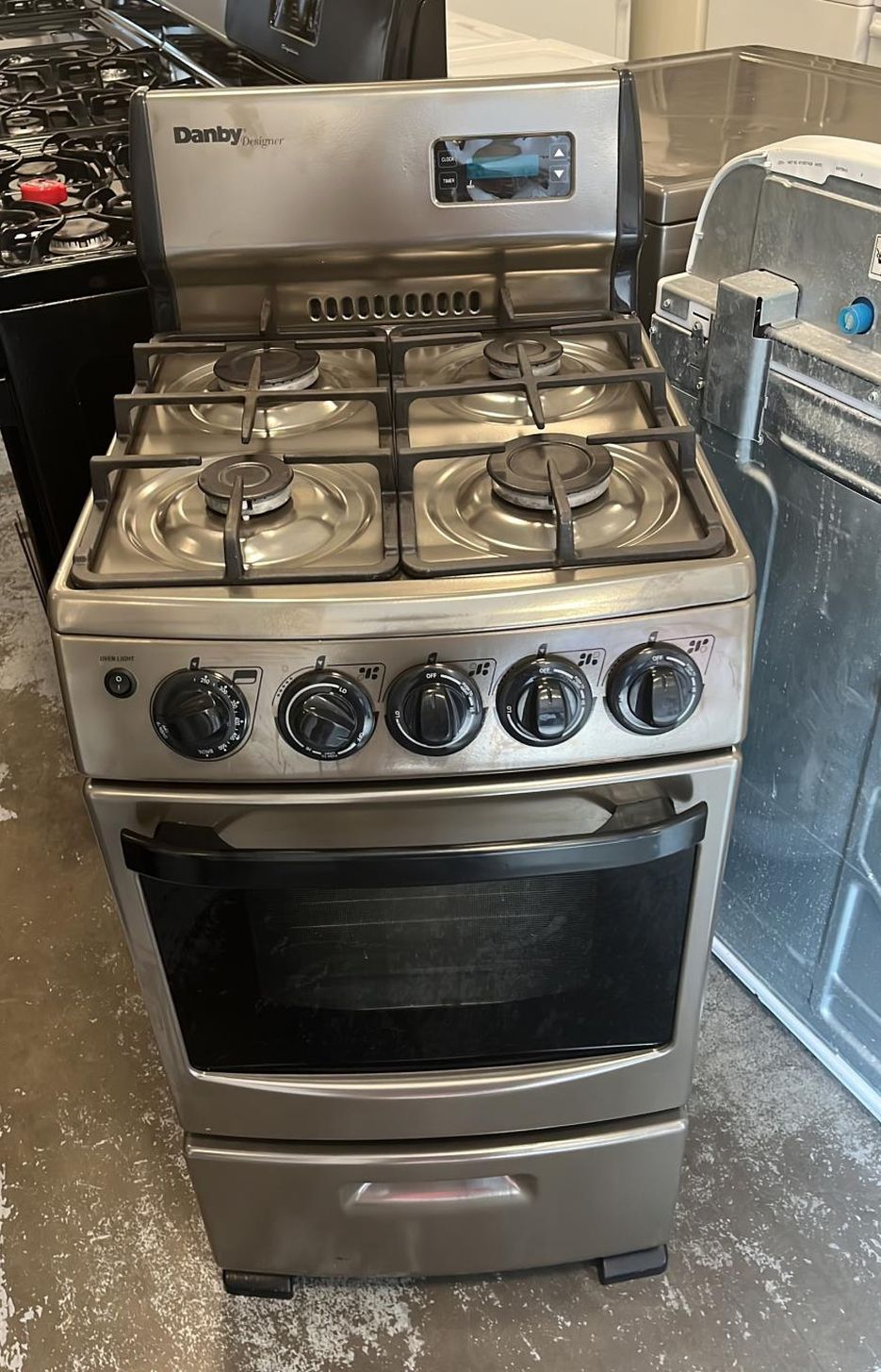 Like New Danby Gas Stove Oven - GREAT condition!