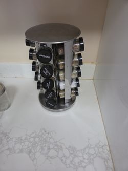 Spice organizer with spices