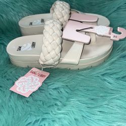 NWT Sam & Libby Cream Slide On Sandals Women ‘s Size 8.5