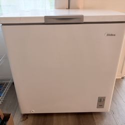 Midea 7.0 cu.ft Chest Freezer (Model MRC07M6AWW) – Works Great 
