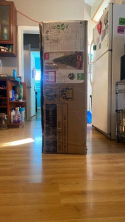 National Tree Company 7.5 ft Pre-Lit Dunhill Fir Artificial Christmas Tree, 700 LED Lights, 2,514 Tips, Foot Pedal, 10 Light Functions, Includes Stand