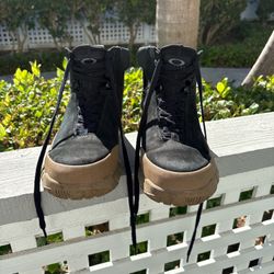 Oakley coyote Mid zip Boots