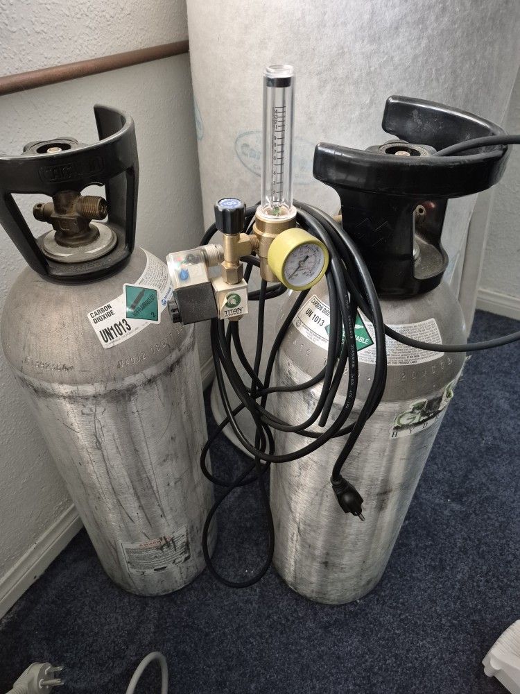 Co2 tanks regulator controller