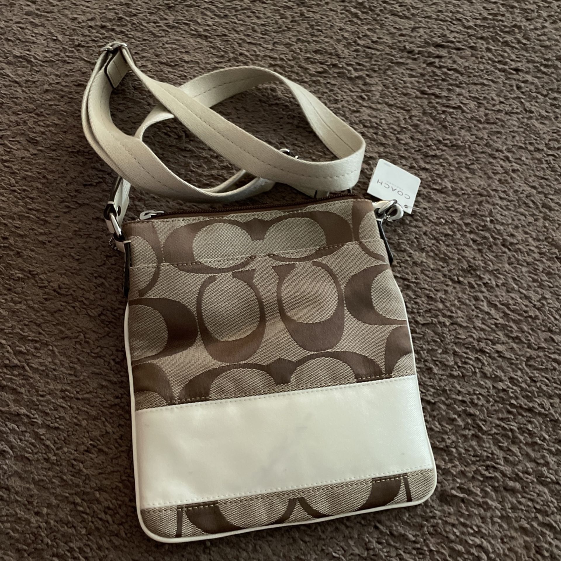 Coach Mini Cross Body Wallet Purse NEW for Sale in Schertz, TX - OfferUp