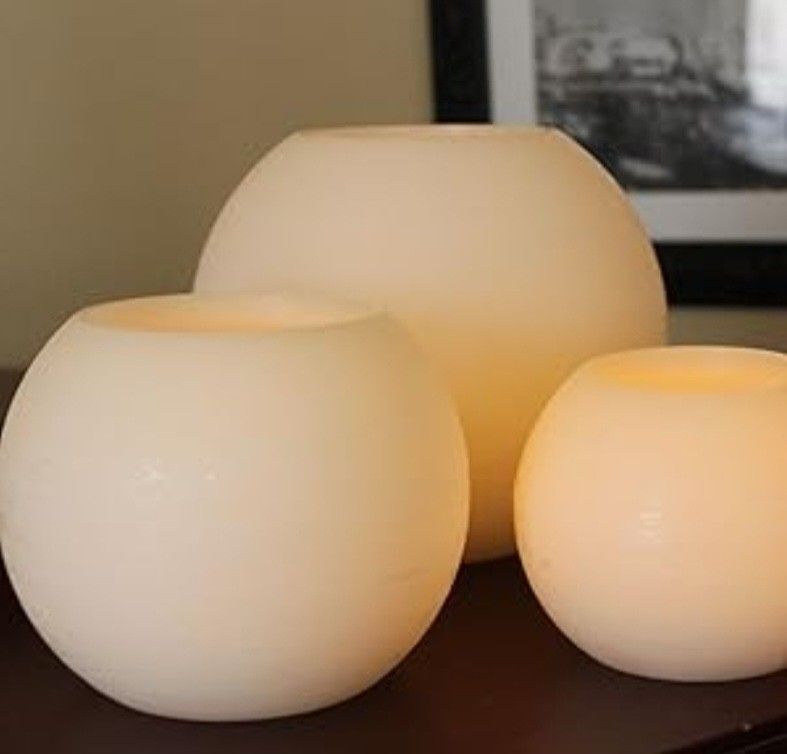 5, 6 or 8 inch Round Wax MoonSphere Flameless Candle
Ivory colored subtly textured wax
Built-in Auto On/Off Timer Feature (5 Hours On, 19 Hours Off)