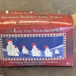 Snowman Buddies Lawn Stakes