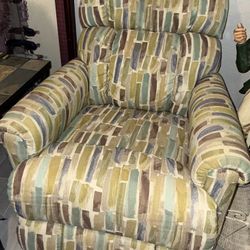 FREE Recliners – Must Pick Up Today!