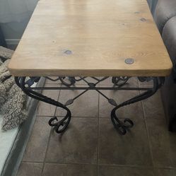 2 Oak Wood End Tables 