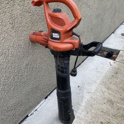 Black & Decker 12 Amp Blower/Vacuum/Mulcher - 230 mph Air Speed - AC Supply