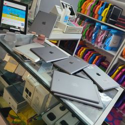 Ipad AIR $85. DOWNLOAD DISNEY PLUS YOUTUBE ROBLOX NETFLIX  game Facebook Message 