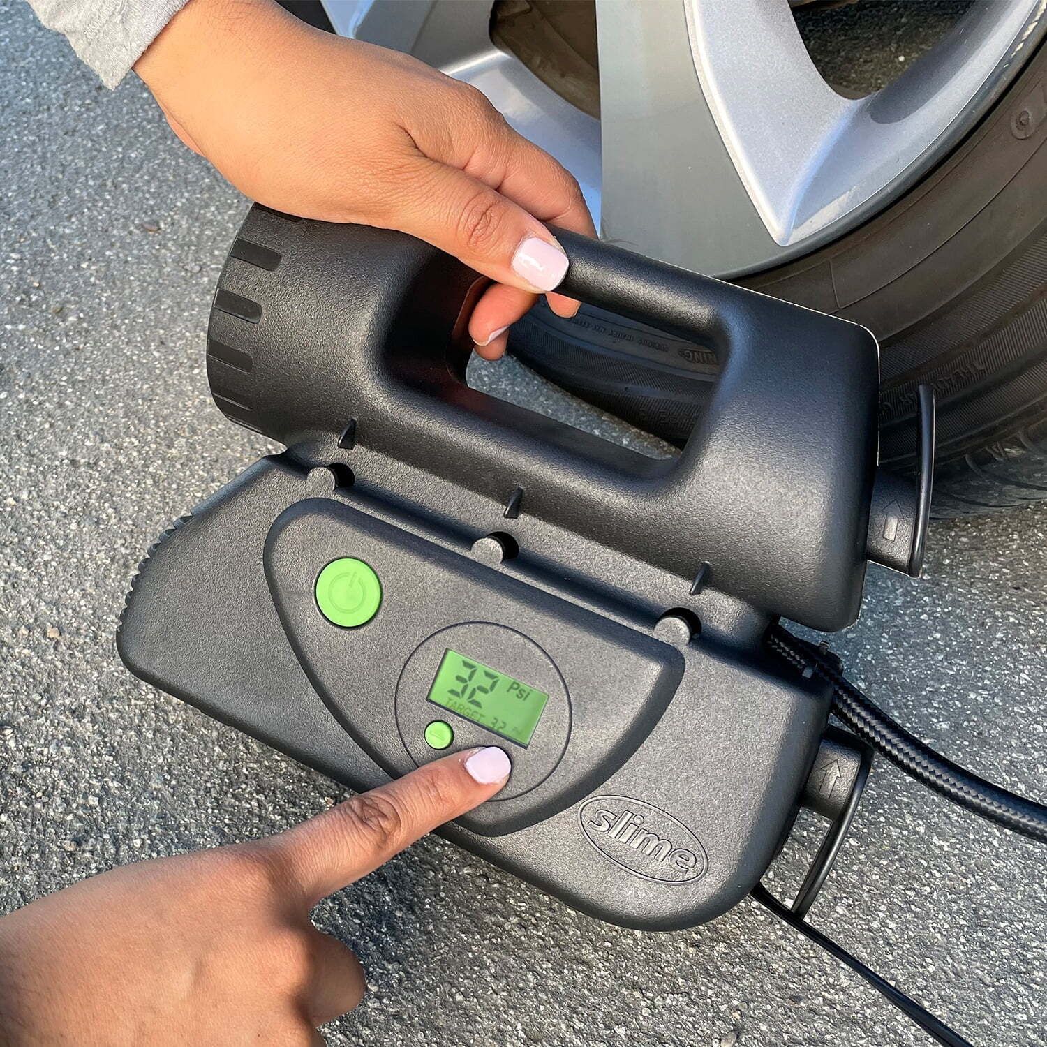 Slime Deluxe Digital 12v Tire Inflator 40067 Portable Flashlight Car Tire Pump
