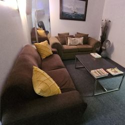 Free living roon set.