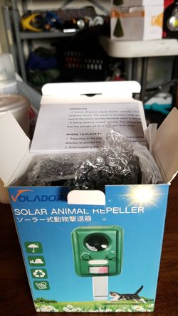 Solar animal repeller