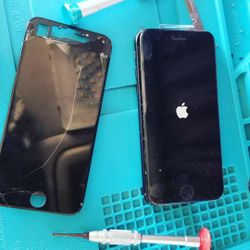 iPhone Cracked Screen