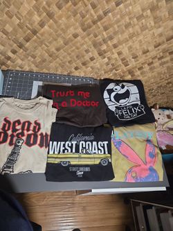 Lot of 5 sz med adult tees, good condition