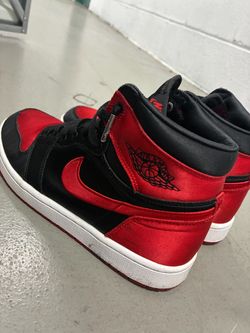 Air Jordan 1 Retro Bred Sneakers