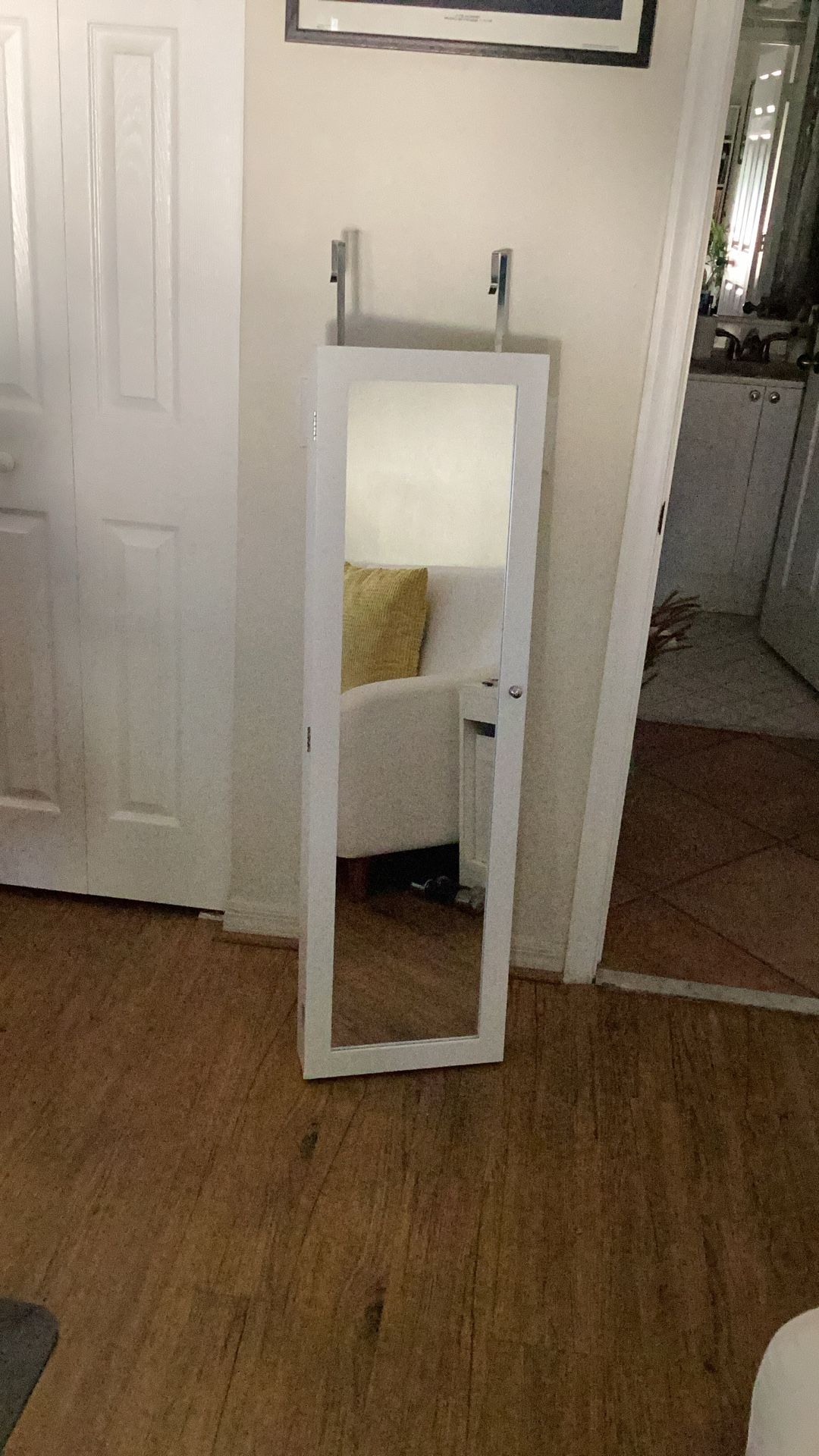 Mirror Jewerly Cabinet Largue Capacity White Color 14”x48”