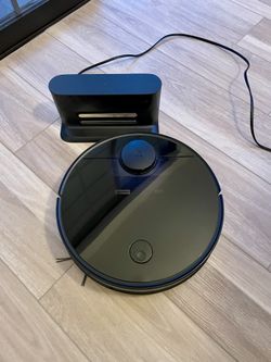 Roborock S4 Robot Vacuum + Dock — Works Great, Extras Included
