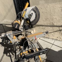 Saw Dewalt