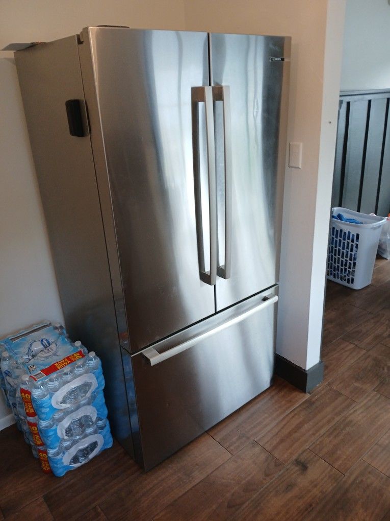 Bosch Stainless Steel Fridge Model B36CT80SNS