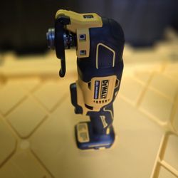 DeWALT DCS354B 20V Brushless Atomic Oscillating Multi-Tool - Bare Tool