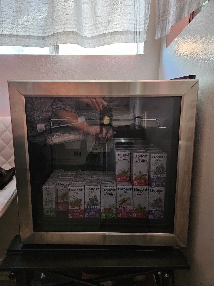 Mini Fridge (Wine Cooler)