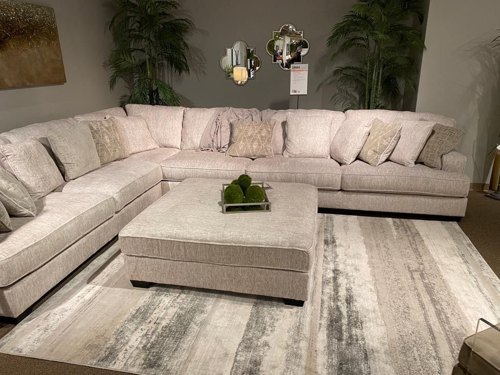Rawcliffe Parchment 3-Piece Sectional
Ashley Furniture