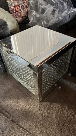 Mirrored Square Table. 2x2x2