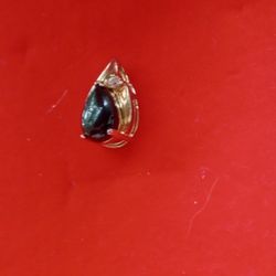  Gold Pendant With Black Onyx &Diamond