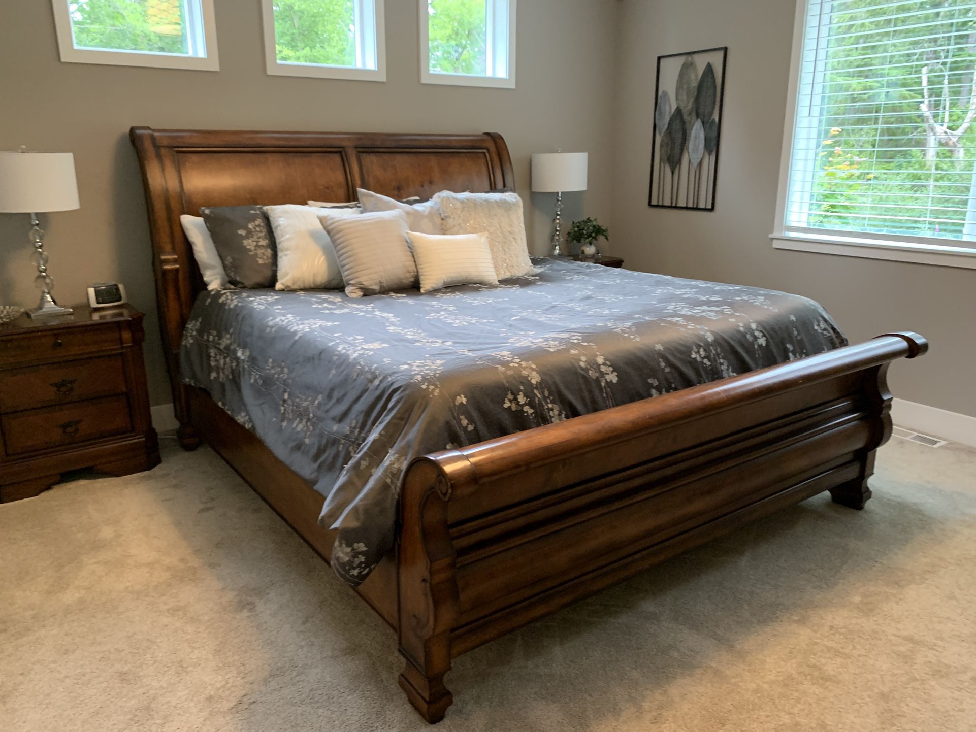 King Sleight Bed Frame And Dresser
