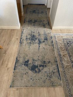 Blue and gray runner