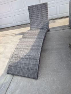 Outdoor wicker lounge chair