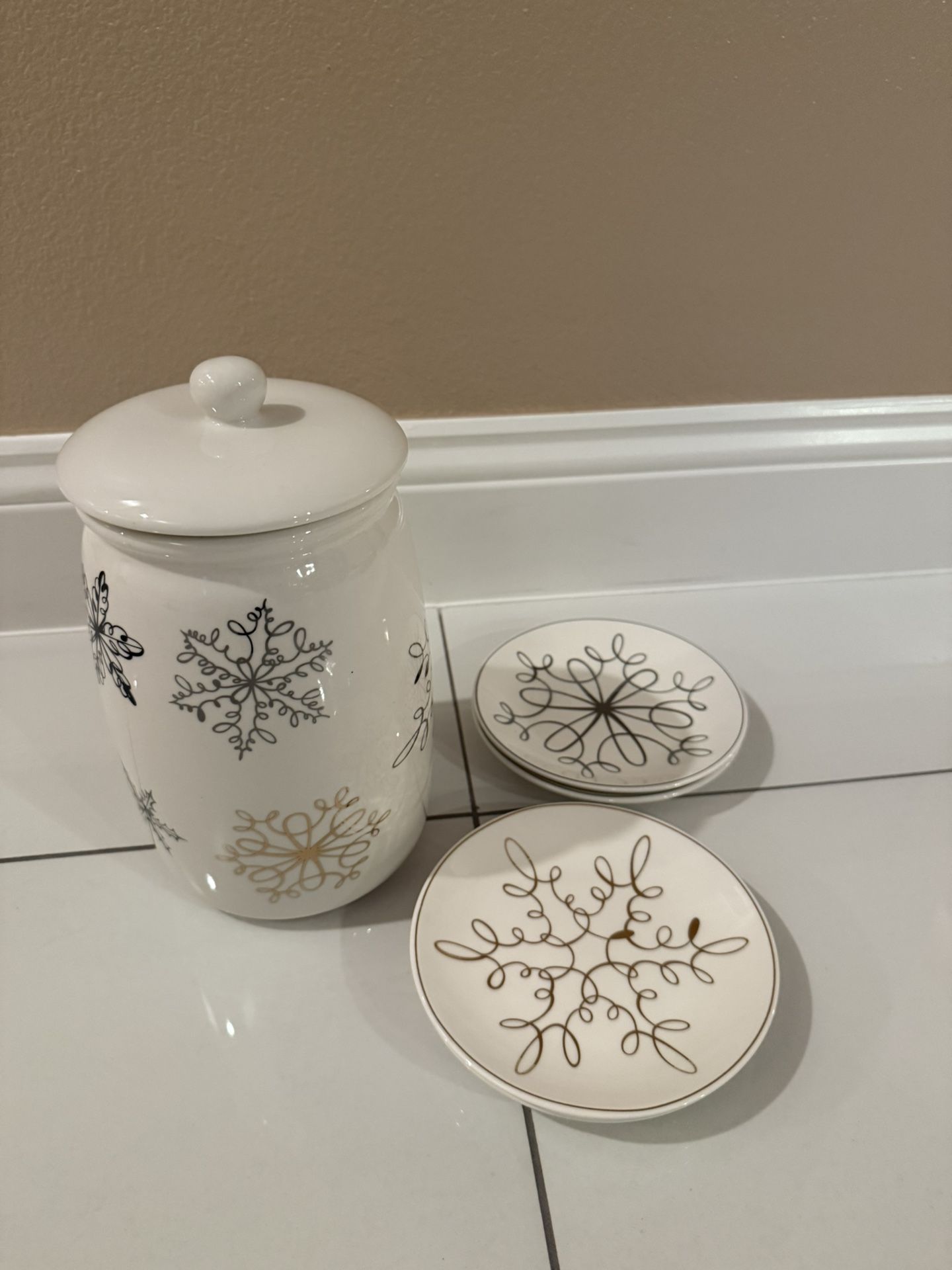 Cookie jar and plates