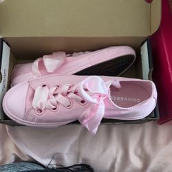 baby pink converse! 