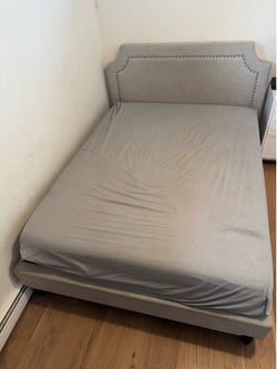 Free queen bed with mattress