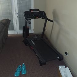 Schwinn 810 Treadmill