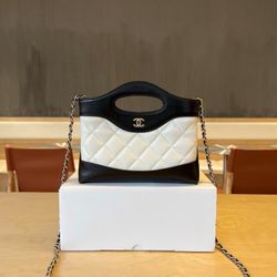  Chanel's 24C horizontal 31bag mini bag