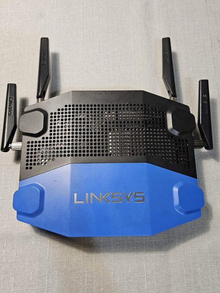 Linksys WRT1900AC 1300 Mbps 4 Port Dual-Band Wi-Fi Router