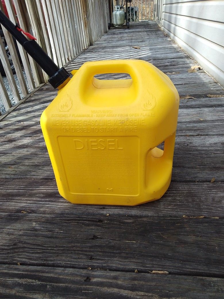 5 GALLON YELLOW DEISEL CAN NEW SPOUT. 20 DOLLARS
