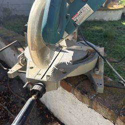 Makita 10 inch corded bevel compound miter saw