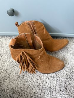 Steve Madden Booties Suede (Chesnut) size 5.5 women