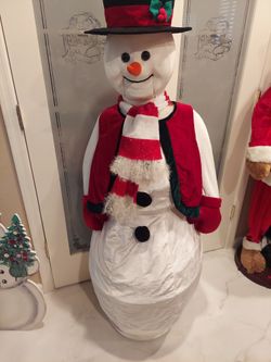 Adorable Snowman For Decor 5ft Tall PLEASE READ DESCRIPTION 
