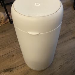 Diaper Genie And Accessories