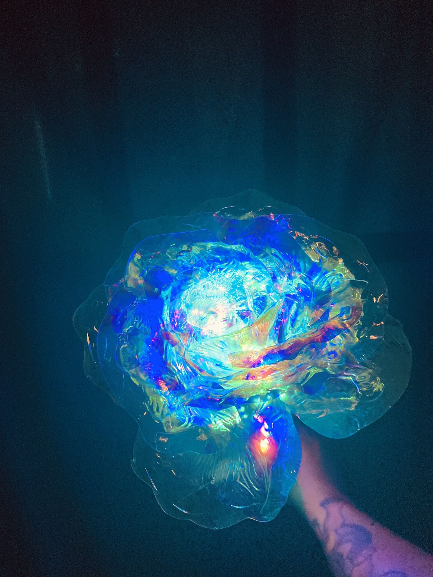 🔥🔥😍Extremely Beautiful jumbo size 20” Eternity light up rose. Has three light modes flashing or still. Makes great gifts for any Occasion 🎁‼️‼️‼️.