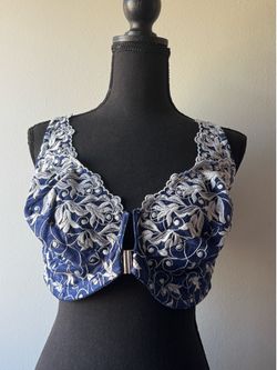 The Amoureuse 40DDD Blue/White Floral Lace Front-Close Bra