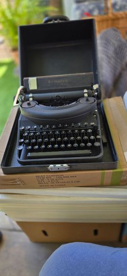 Typewriter Remington antique