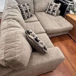 Ashley‘S Sectional Couch