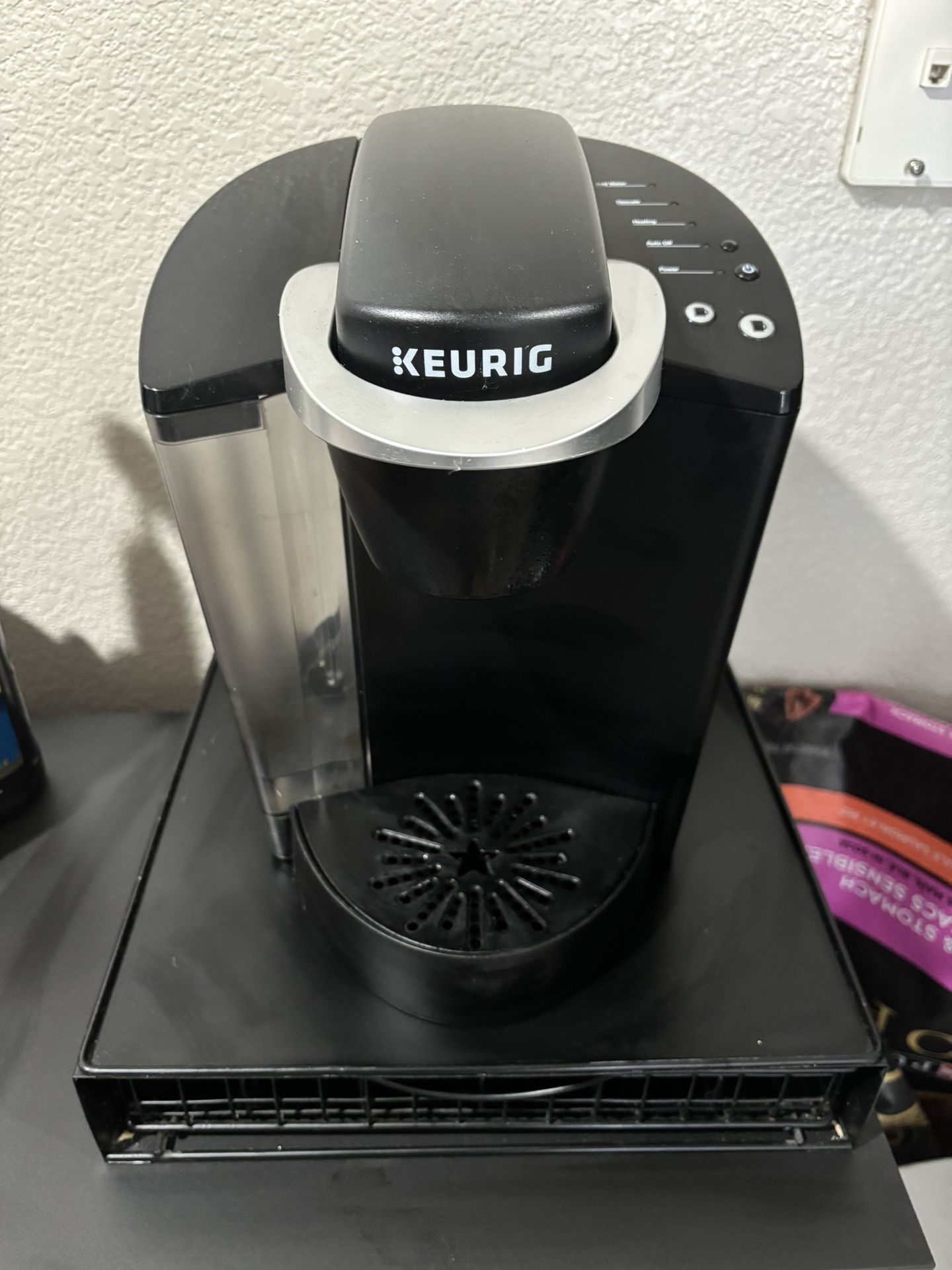 Keurig With Tray And Pods. 