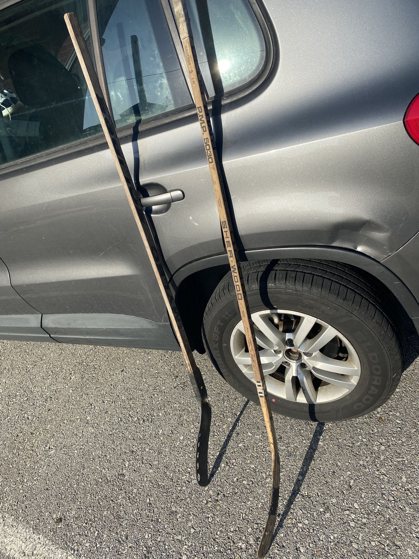 2 Hockey Sticks 