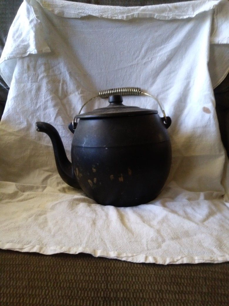 Kookie Kettle By McCoy Pottery. 1950's